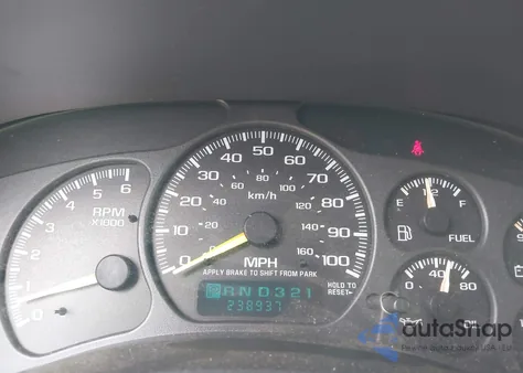 2001 Chevrolet Suburban C1500 z USA, uszkodzony, nr VIN 3GNEC16T21G248839